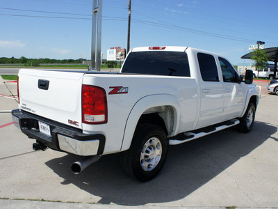 gmc sierra 2500hd 2009 white slt z71 diesel 8 cylinders 2 wheel drive automatic 76087