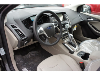 ford focus 2012 sterling gray met hatchback sel flex fuel 4 cylinders front wheel drive 6 speed auto dcps 07724