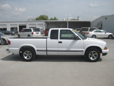 chevrolet s 10 2003 white pickup truck ls gasoline 6 cylinders rear wheel drive automatic 62863