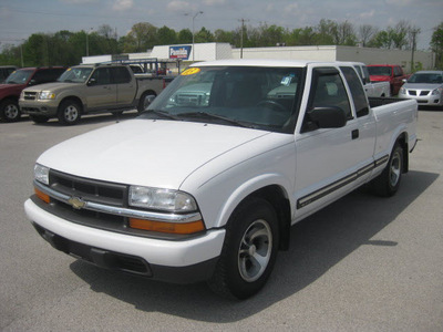 chevrolet s 10 2003 white pickup truck ls gasoline 6 cylinders rear wheel drive automatic 62863