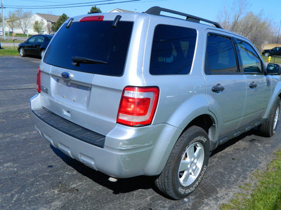 ford escape 2010 silver suv xlt gasoline 4 cylinders all whee drive automatic 14224