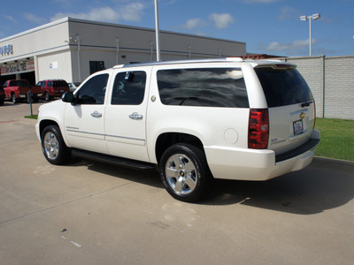 chevrolet suburban 2010 white suv ltz 1500 flex fuel 8 cylinders 4 wheel drive automatic 76108