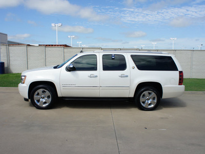 chevrolet suburban 2010 white suv ltz 1500 flex fuel 8 cylinders 4 wheel drive automatic 76108