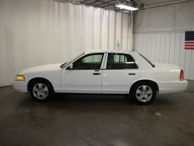 ford crown victoria 2011 white sedan lx flex fuel 8 cylinders rear wheel drive automatic with overdrive 76108