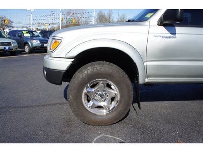 toyota tacoma 2003 lunar mist v6 gasoline 6 cylinders 4 wheel drive 5 speed manual 07701