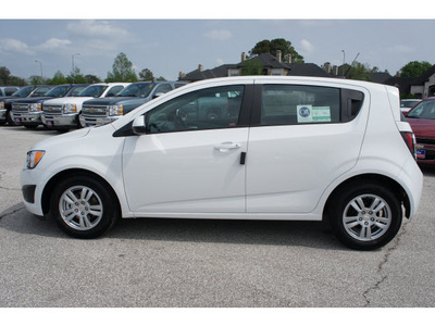 chevrolet sonic 2012 white hatchback ls gasoline 4 cylinders front wheel drive automatic 77090