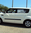 kia soul 2012 white hatchback gasoline 4 cylinders front wheel drive 6 speed manual 32901