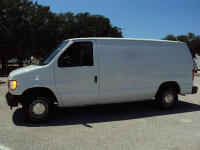 ford econoline e150 2002 white van gasoline 6 cylinders rear wheel drive automatic 32901