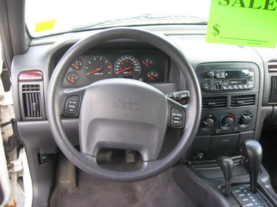 jeep grand cherokee 2000 white suv laredo gasoline 6 cylinders 4 wheel drive automatic with overdrive 45840