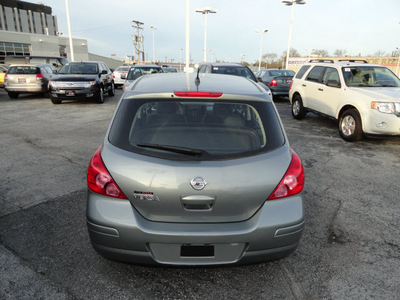 nissan versa 2009 dk  gray hatchback gasoline 4 cylinders front wheel drive automatic with overdrive 60546