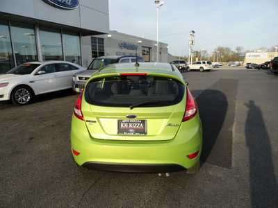 ford fiesta 2012 lt  green hatchback se gasoline 4 cylinders front wheel drive automatic with overdrive 60546