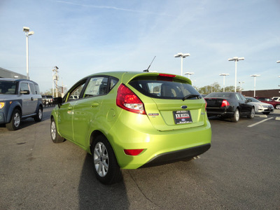 ford fiesta 2012 lt  green hatchback se gasoline 4 cylinders front wheel drive automatic with overdrive 60546