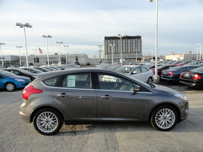 ford focus 2012 gray hatchback sel flex fuel 4 cylinders front wheel drive automatic with overdrive 60546