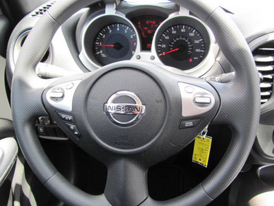 nissan juke 2011 silver gasoline 4 cylinders front wheel drive automatic 33884