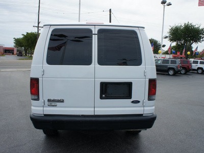 ford e series cargo 2008 white van e 250 gasoline 8 cylinders rear wheel drive automatic 33021