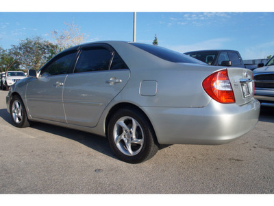 toyota camry 2002 silver sedan xle gasoline 4 cylinders front wheel drive automatic 33157