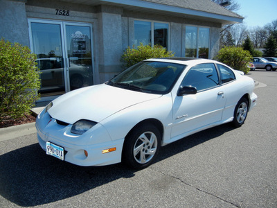 pontiac sunfire 2000 white coupe se gasoline 4 cylinders front wheel drive automatic 55016