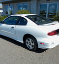 pontiac sunfire 2000 white coupe se gasoline 4 cylinders front wheel drive automatic 55016