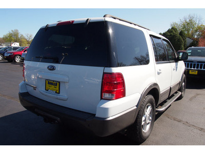 ford expedition 2005 white suv xlt gasoline 8 cylinders 4 wheel drive automatic 07730