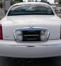 lincoln town car 2001 white sedan signature gasoline 8 cylinders rear wheel drive automatic 32401
