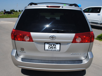 toyota sienna 2007 silver van le 7 passenger gasoline 6 cylinders front wheel drive automatic 76018