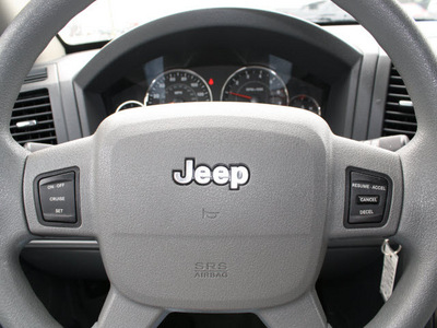 jeep grand cherokee 2007 silver suv laredo gasoline 6 cylinders 4 wheel drive automatic 27215