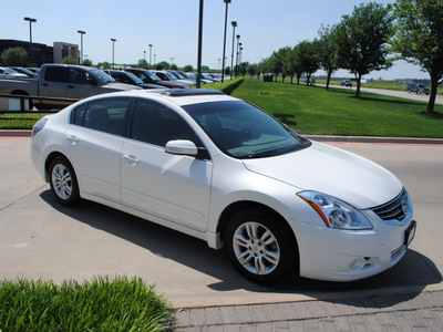 nissan altima 2011 white sedan 2 5 sl gasoline 4 cylinders front wheel drive automatic 76018