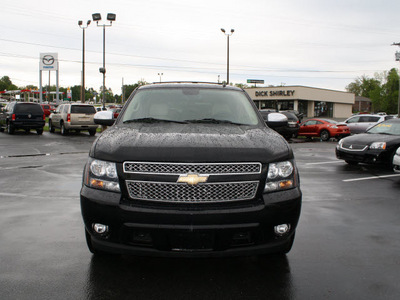 chevrolet suburban 2008 black suv ltz 1500 flex fuel 8 cylinders 4 wheel drive automatic 27215