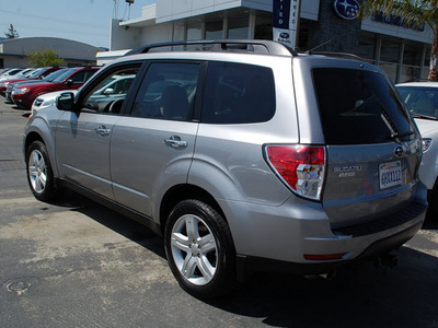 subaru forester 2009 silver suv 2 5 x premium gasoline 4 cylinders all whee drive automatic 94063