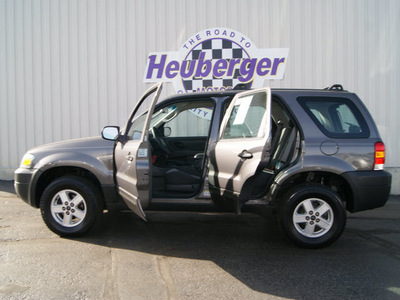 ford escape 2005 dark shadow grey suv xls gasoline 4 cylinders all whee drive automatic 80905