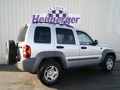jeep liberty 2006 bright silver suv sport gasoline 6 cylinders 4 wheel drive automatic 80905