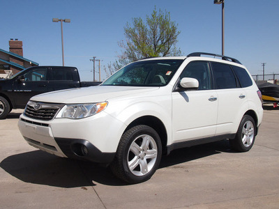 subaru forester 2009 white suv 2 5 x gasoline 4 cylinders all whee drive automatic 80301