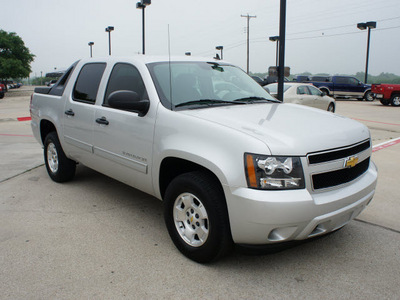 chevrolet avalanche 2010 silver suv ls flex fuel 8 cylinders 2 wheel drive automatic 76087