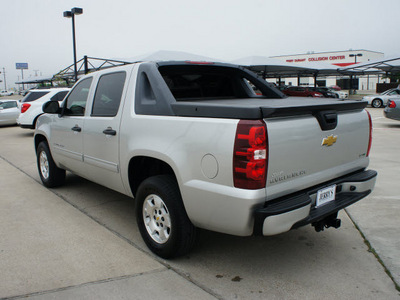 chevrolet avalanche 2010 silver suv ls flex fuel 8 cylinders 2 wheel drive automatic 76087