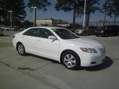 toyota camry 2009 white sedan le gasoline 4 cylinders front wheel drive automatic 75503