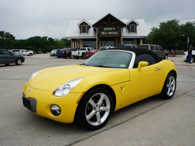 pontiac solstice 2009 yellow gasoline 4 cylinders rear wheel drive automatic 76087