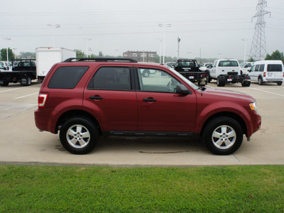 ford escape 2010 red suv xlt gasoline 4 cylinders front wheel drive automatic 76108