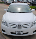 toyota camry 2010 white sedan le gasoline 4 cylinders front wheel drive automatic 76018