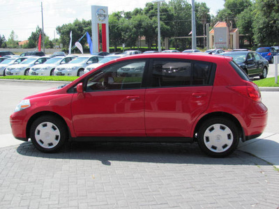 nissan versa 2009 red hatchback gasoline 4 cylinders front wheel drive automatic 33884