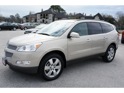 chevrolet traverse 2012 gold suv ltz gasoline 6 cylinders front wheel drive automatic 77090