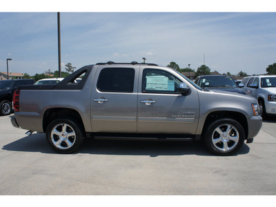 chevrolet avalanche 2012 gray suv lt flex fuel 8 cylinders 2 wheel drive automatic 77090