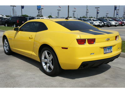 chevrolet camaro 2010 yellow coupe lt gasoline 6 cylinders rear wheel drive automatic 77090