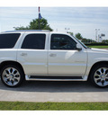 cadillac escalade 2004 white suv gasoline 8 cylinders rear wheel drive automatic 77090