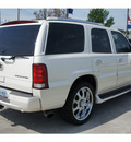 cadillac escalade 2004 white suv gasoline 8 cylinders rear wheel drive automatic 77090