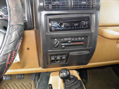 jeep wrangler 1997 green suv sahara gasoline 6 cylinders 4 wheel drive 5 speed manual 32447