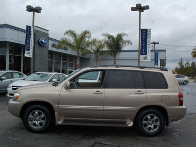 toyota highlander 2005 gold suv limited gasoline 6 cylinders all whee drive automatic 94063