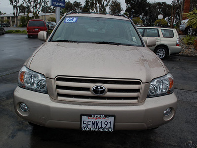 toyota highlander 2005 gold suv limited gasoline 6 cylinders all whee drive automatic 94063