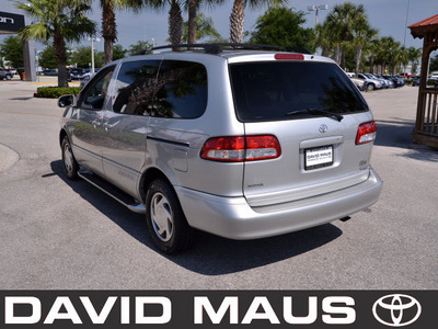 toyota sienna 2002 silver van symphony gasoline 6 cylinders front wheel drive automatic 32771