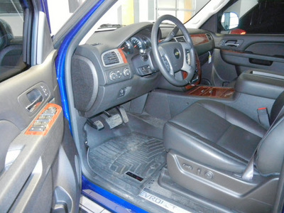 chevrolet suburban 2012 blue suv ltz 1500 navi dvd flex fuel 8 cylinders 4 wheel drive automatic with overdrive 55391