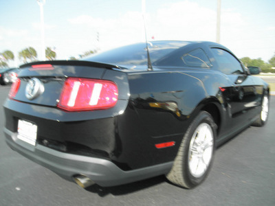 ford mustang 2010 black coupe v6 gasoline 6 cylinders rear wheel drive automatic 34474